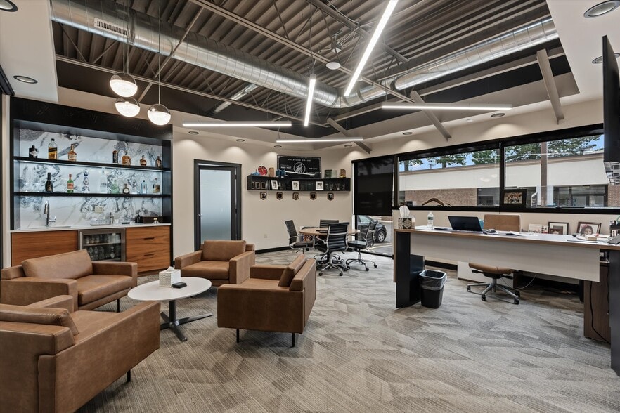 More Photos Of 29444 Northwestern Hwy, Southfield Office For Sale
