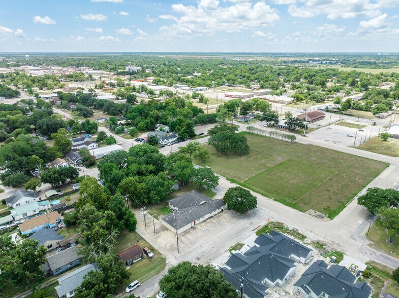 More Photos Of 1105 Avenue H, Bay City Medical For Sale