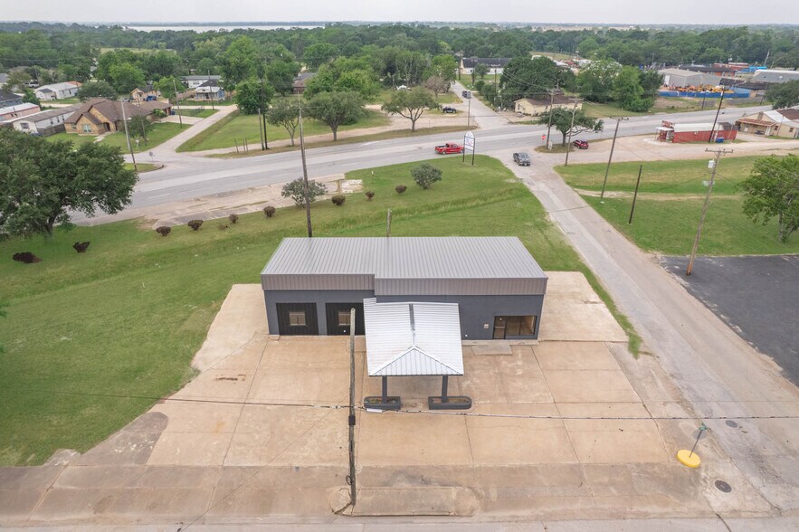 More Photos Of 401 E Main St, Eagle Lake Restaurant For Sale