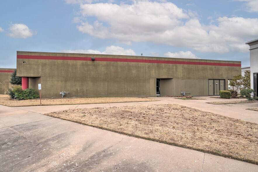 More Photos Of 3100 S Elm Pl, Broken Arrow Medical For Lease