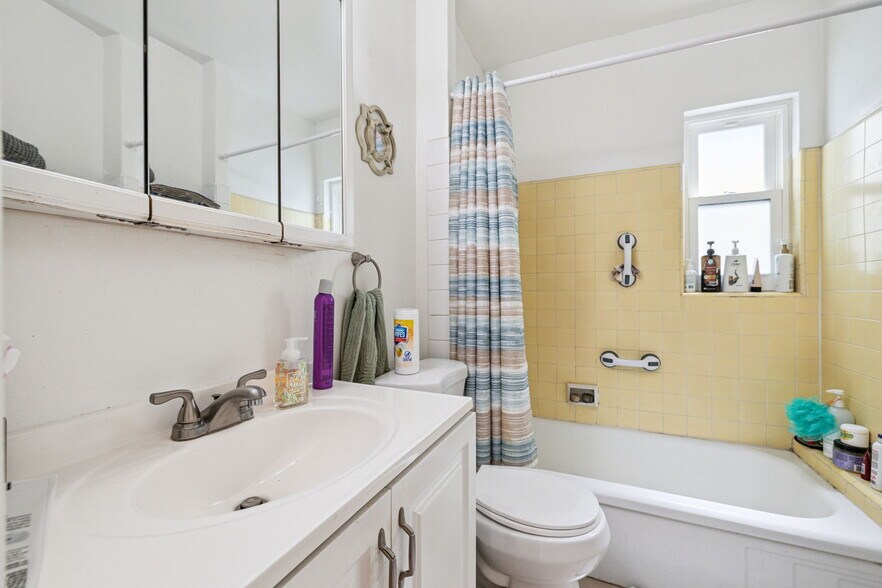 More Photos Of 1674 S Via Salida, Palm Springs Apartments For Sale