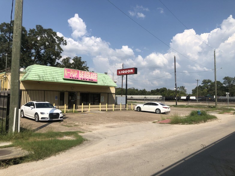 More Photos Of 7635 Ley Rd, Houston Freestanding For Sale