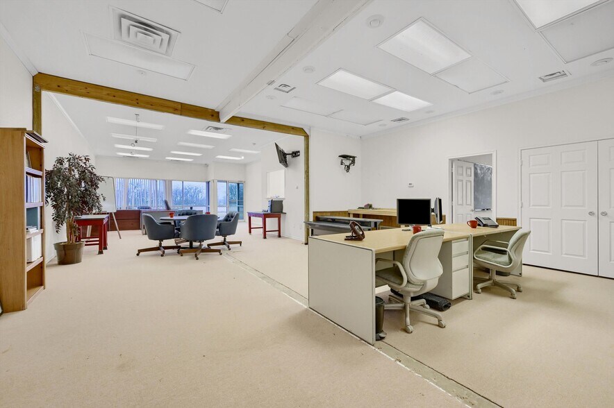 More Photos Of 18987 W US Highway 82, Sherman Industrial For Sale