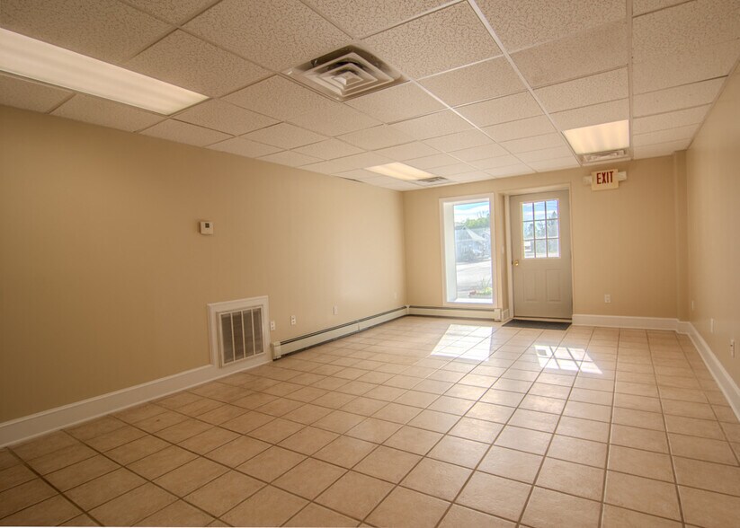 More Photos Of 188 Lake St, Liberty Freestanding For Lease