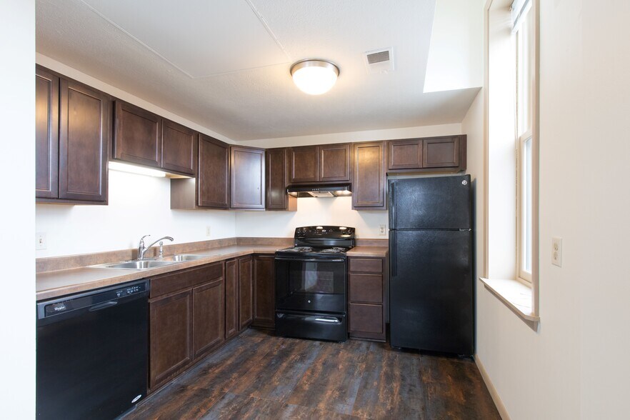 More Photos Of 1402 S 13th St, Omaha Apartments For Sale