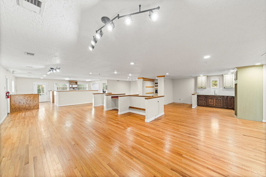 More Photos Of 125 Woodhaven Rd, North Wilkesboro Office For Sale