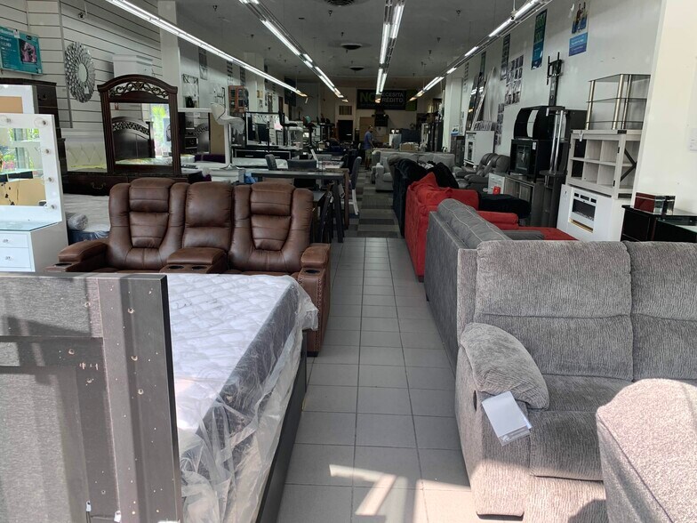 More Photos Of 44-54 Broad St, Elizabeth Storefront For Lease