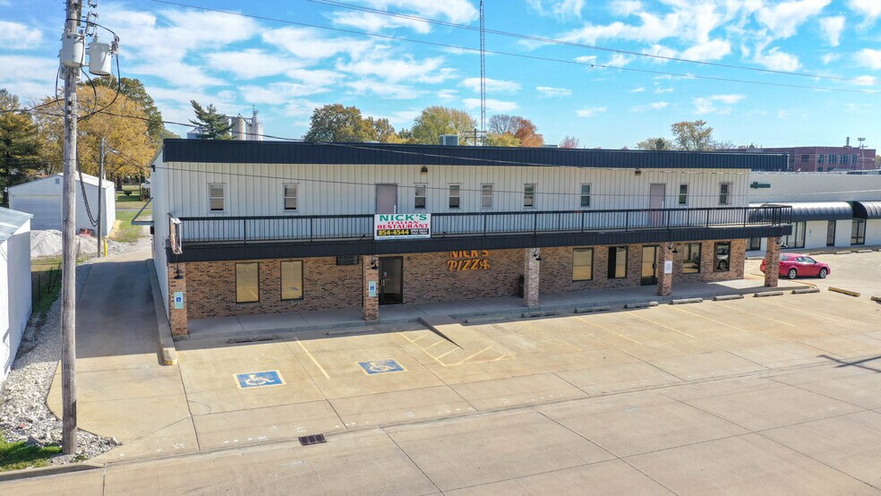 More Photos Of 201 McCausland St, Carlinville General Retail For Sale