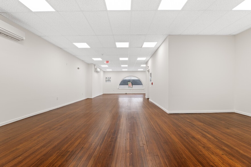 More Photos Of 48 Commerce St, Newark Office For Lease