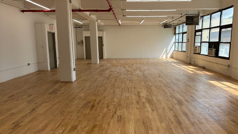 More Photos Of 2121 41st Ave, Long Island City Light Distribution For Lease