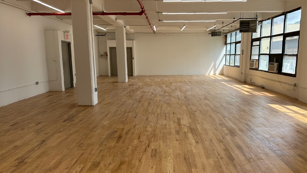 More Photos Of 2121 41st Ave, Long Island City Light Distribution For Lease