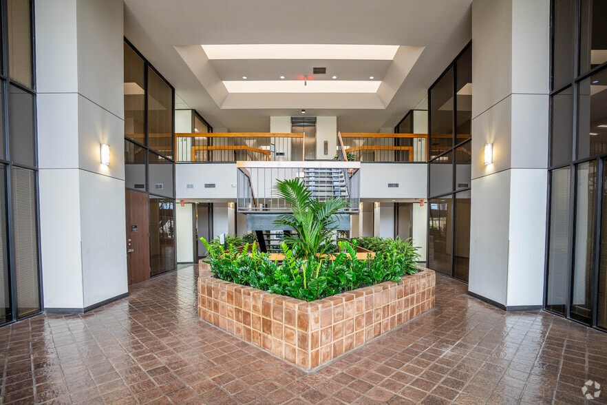 More Photos Of 7211 Regency Square Blvd, Houston Office For Lease