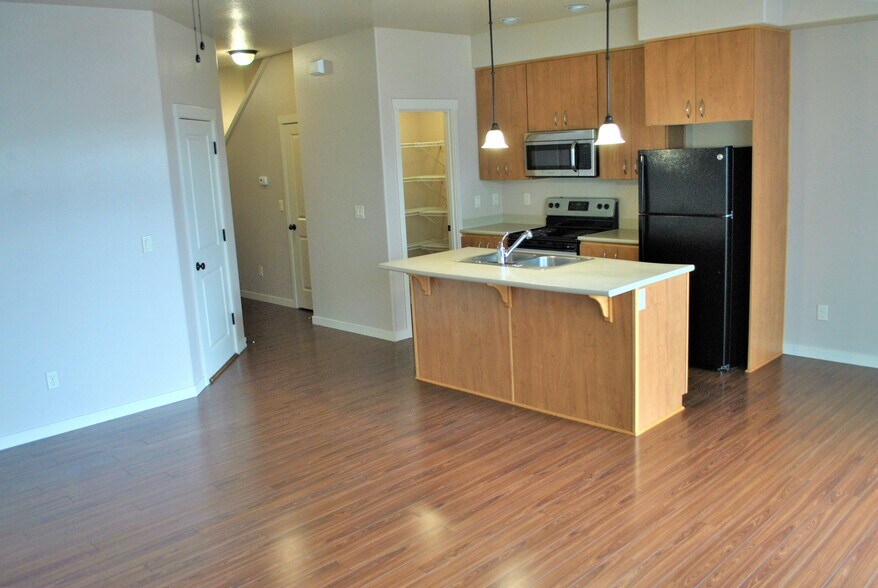 More Photos Of 19731 SW Athena Ct, Aloha Apartments For Sale