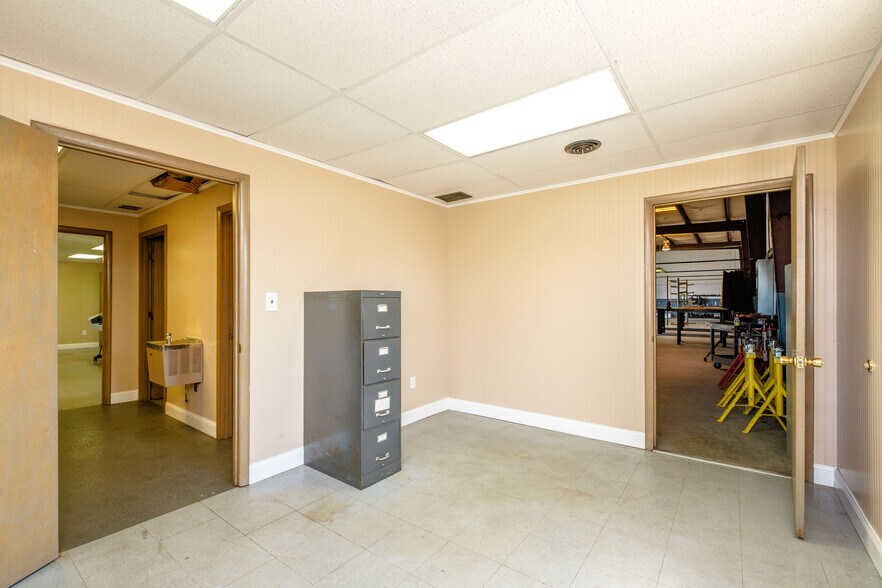 More Photos Of 51 E Side Hwy, Waynesboro Warehouse For Sale