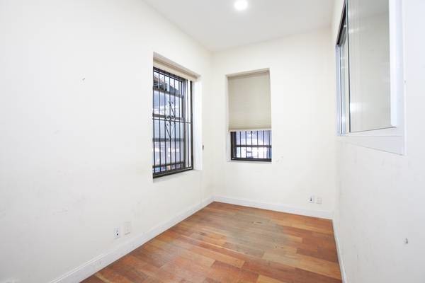 More Photos Of 295-297 Broadway, Brooklyn Apartments For Lease