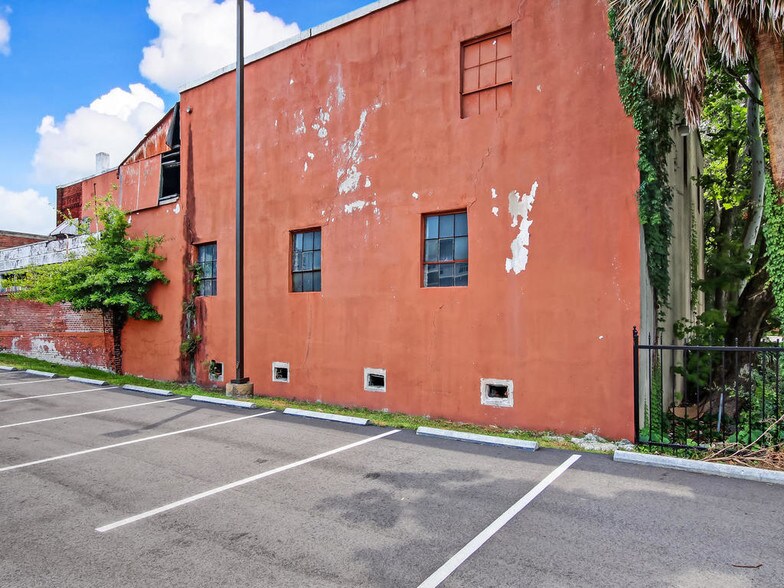 More Photos Of 525 Beaver St, Jacksonville Cemetery Mausoleum For Lease