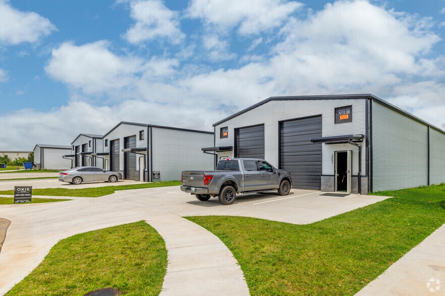 More Photos Of 3017-3019 N Park Dr, Stillwater Warehouse For Sale