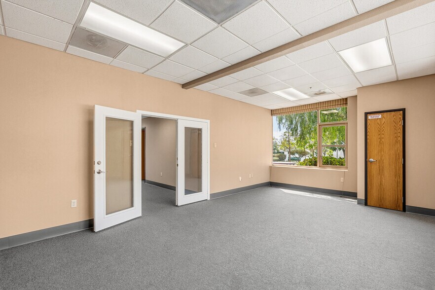 More Photos Of 1011 S Andreasen Dr, Escondido Research And Development For Lease