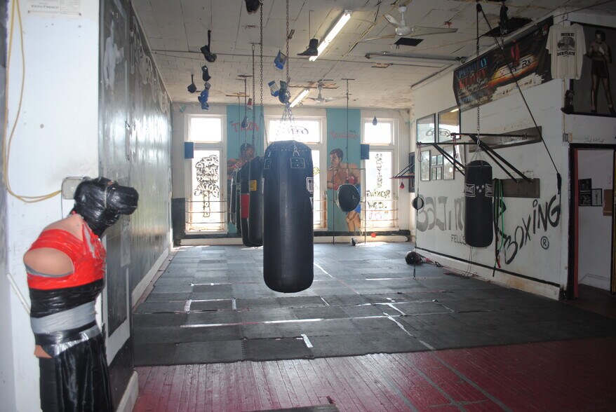 More Photos Of 506 S Broadway, Baltimore Storefront Retail Office For Lease