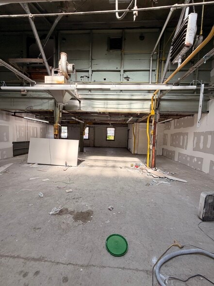 More Photos Of 611-653 Sayre Ave, Perth Amboy Warehouse For Lease