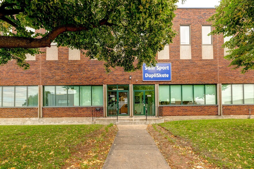 More Photos Of 500-600 Rue Hodge, Montréal Warehouse For Lease