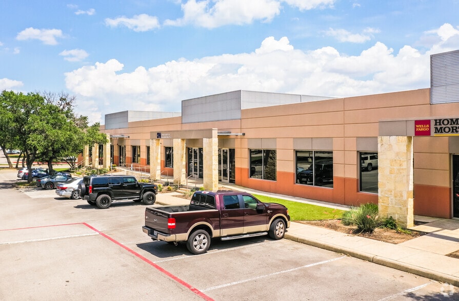 More Photos Of 300 E Sonterra Blvd, San Antonio Unknown For Lease