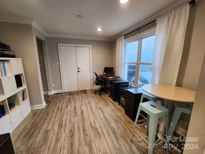 More Photos Of 1508 Remount Rd, Charlotte Showroom For Lease
