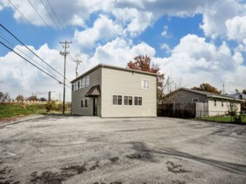 More Photos Of 1041 Shawnee Rd, Lima Freestanding For Lease