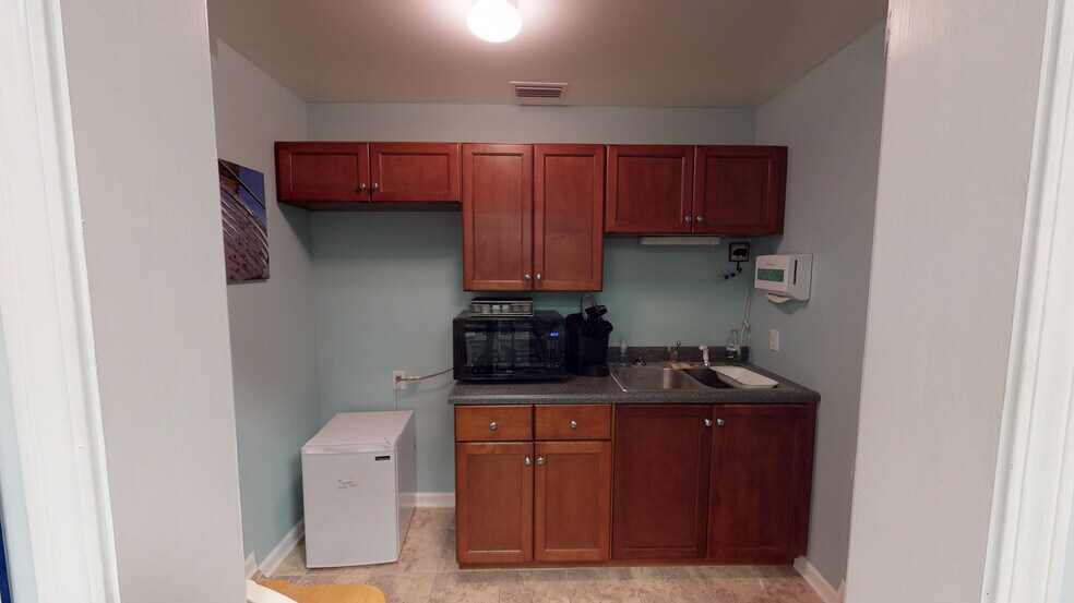 More Photos Of 2219 County Road 220, Middleburg General Retail For Sale