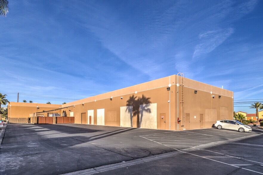 More Photos Of 5321 Cameron St, Las Vegas General Retail For Lease