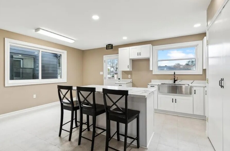 More Photos Of 2219 Paris Rd, Chalmette Storefront Retail Office For Sale