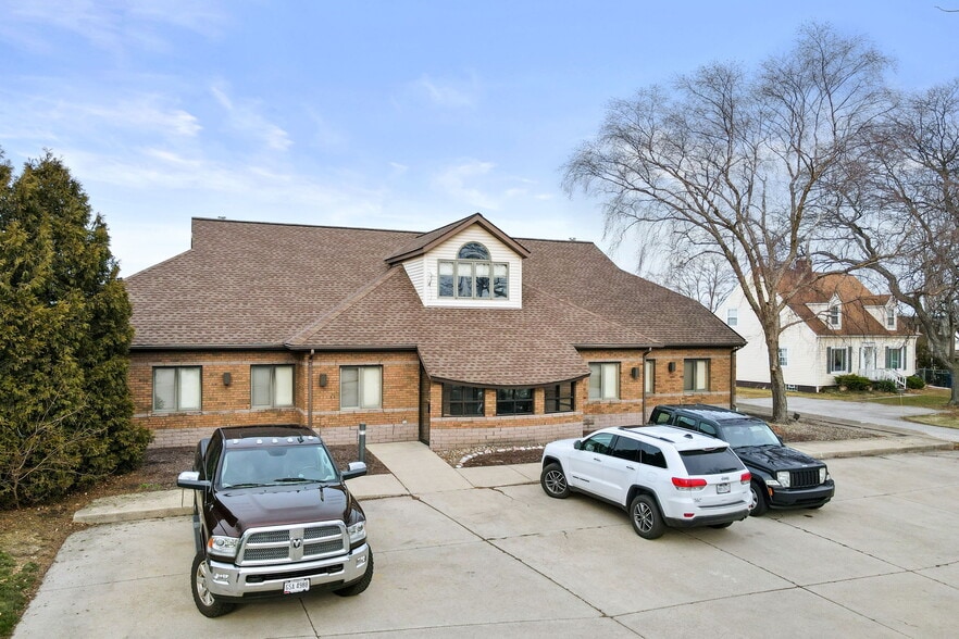 Primary Photo Of 4259 Lake Rd, Lorain Office Residential For Lease