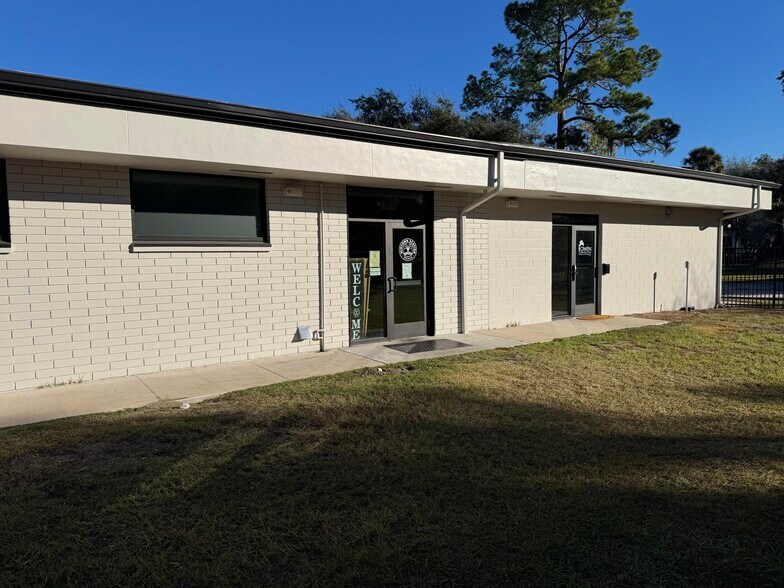 More Photos Of 235 NE Watula Ave, Ocala General Retail For Sale