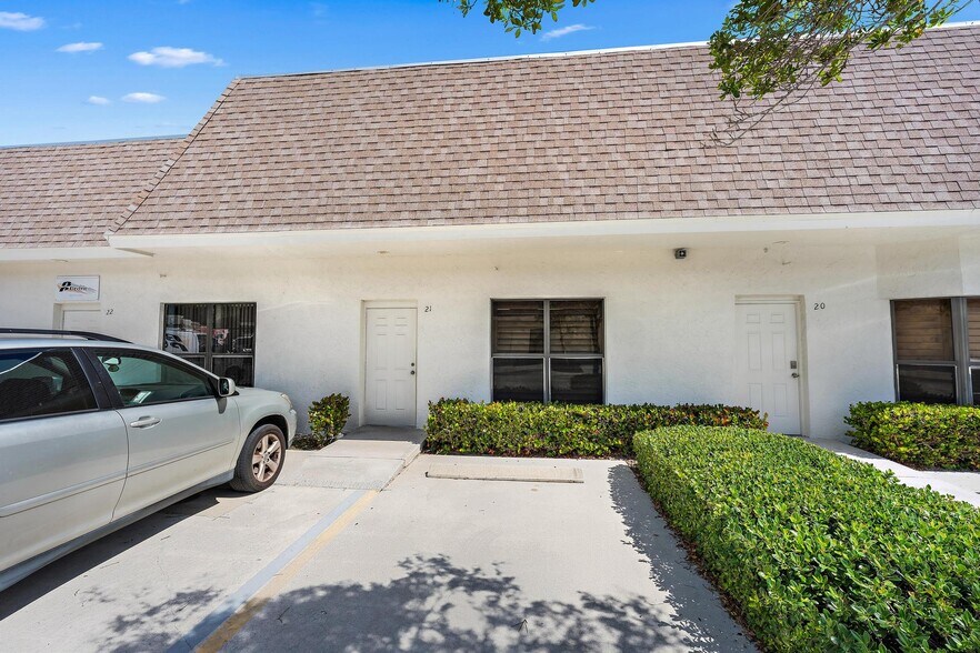 More Photos Of 212 N U.S. Hwy 1, Tequesta Warehouse For Lease