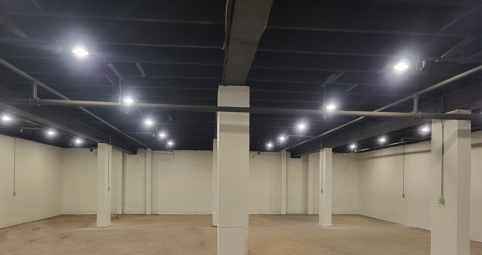 More Photos Of 101-103 W Main St, Manchester General Retail For Sale