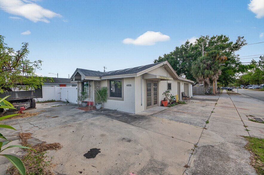 More Photos Of 4498 49th St N, Saint Petersburg Office For Sale