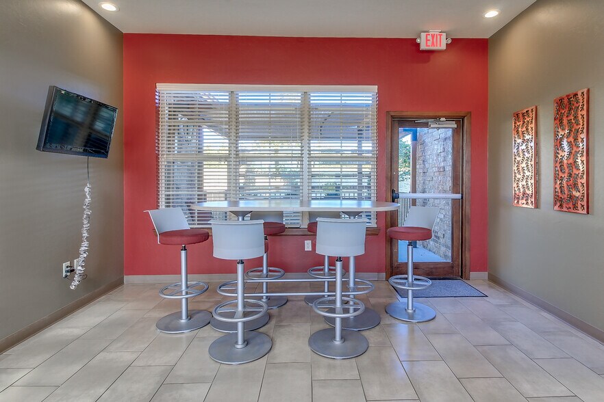 More Photos Of 2524 N Broadway, Edmond Office For Lease