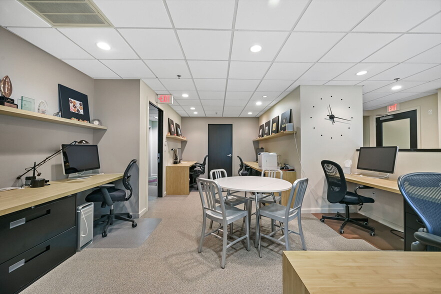 More Photos Of 135 Rennell Dr, Southport Office For Sale