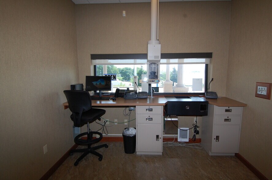 More Photos Of 640 Highway 1 W, Iowa City Office For Sale