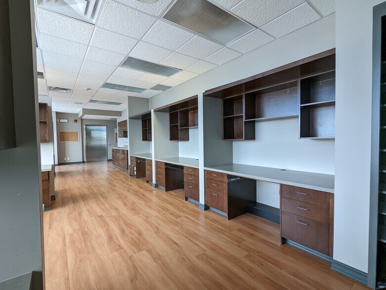 More Photos Of 3215 49 Ave, Red Deer Storefront For Lease