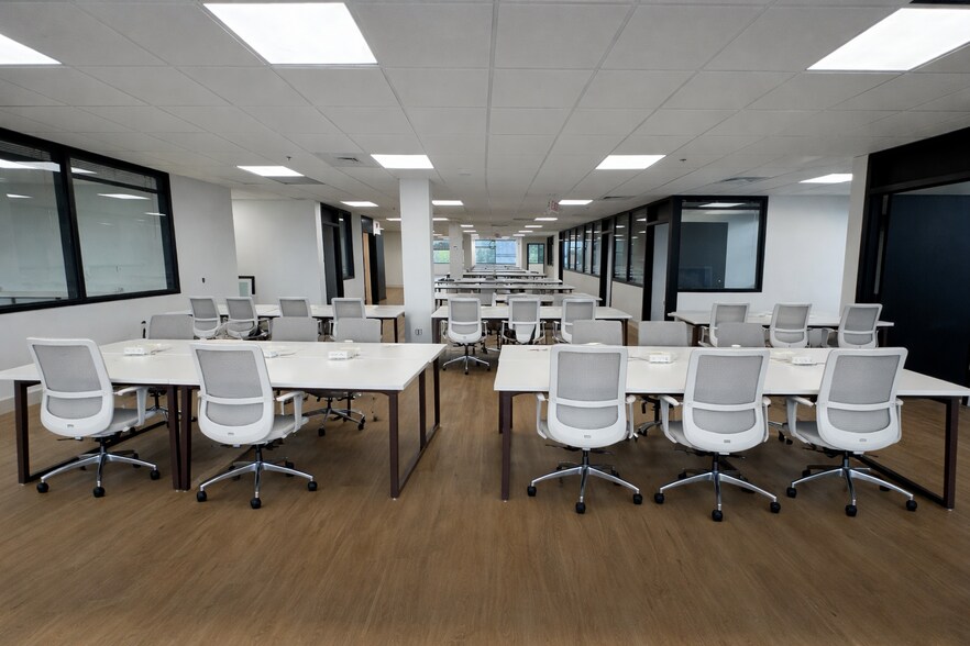 More Photos Of 6698 68th Ave N, Pinellas Park Coworking Space