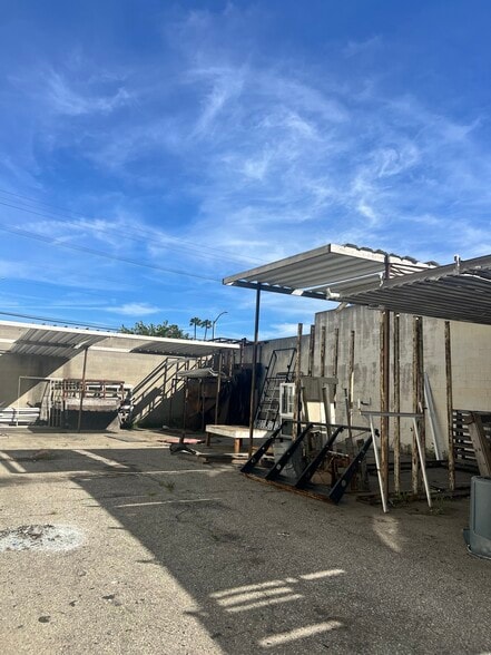 More Photos Of 702 W Anaheim St, Wilmington General Retail For Sale