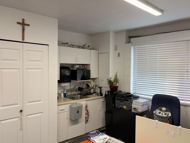 More Photos Of 8851 Beckwith Rd, Richmond Light Manufacturing For Sale