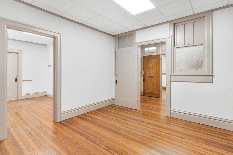 More Photos Of 410 W Main St, Leesburg Office For Lease