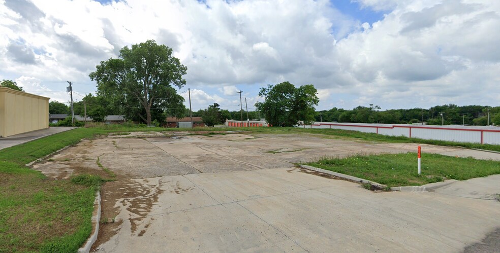 More Photos Of 1215 W Broadway Ave, Sulphur Land For Sale