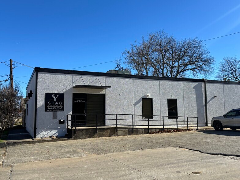 Primary Photo Of 325 McKinney St, Denton Office For Lease