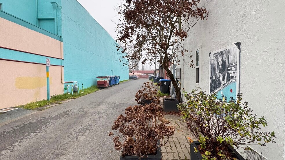 More Photos Of 35 E Commercial St, Willits Specialty For Sale