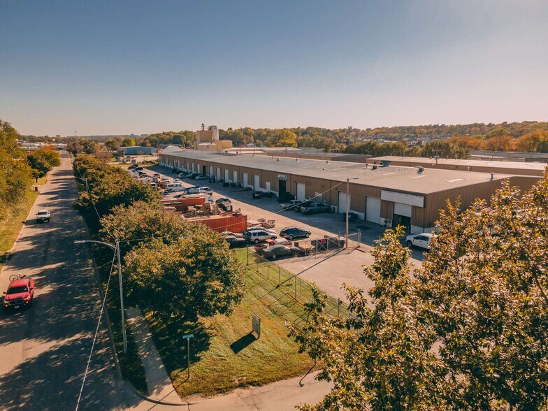 Primary Photo Of 3305-3393 N 88th Plz, Omaha Warehouse For Lease