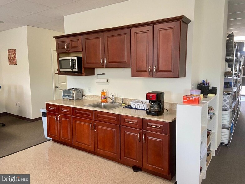 More Photos Of 240-252 Airport Rd, Winchester Light Distribution For Sale