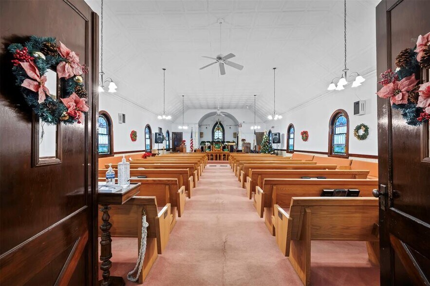 More Photos Of 289-291 Park Ave, Huntington Religious Facility For Lease